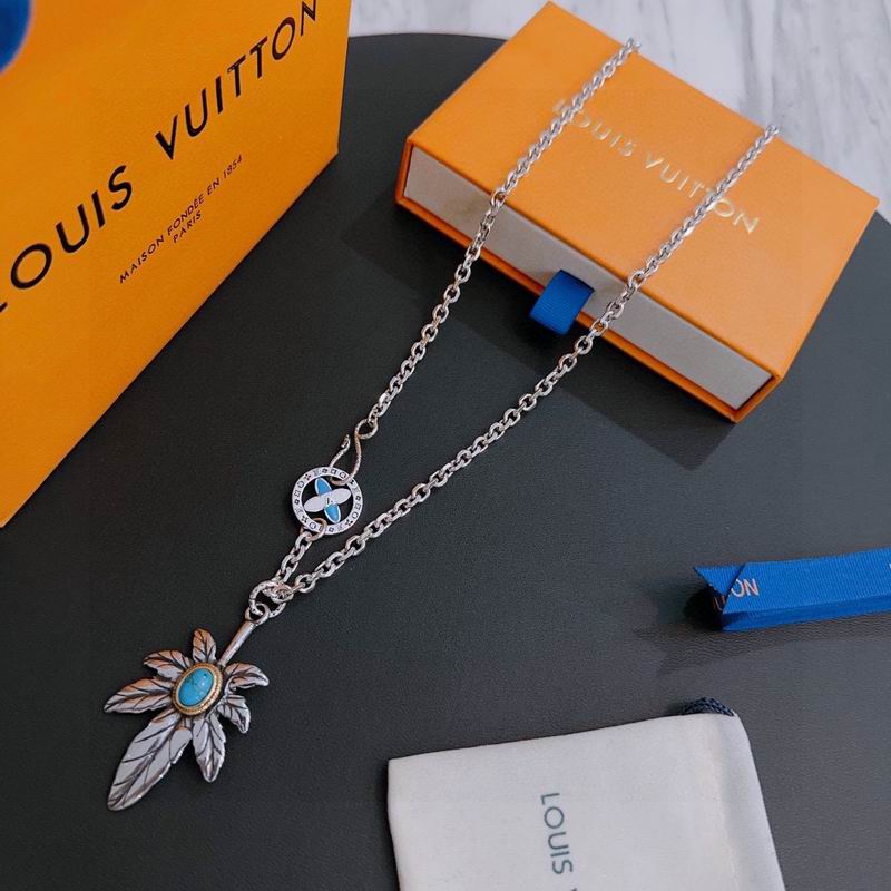 LV Necklace 03lyr384